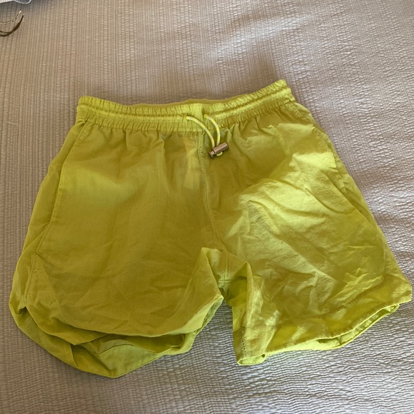 Lululemon CLEAR INTENTION SHORT
Lemon Vibe Size 6 - Picture 2 of 3